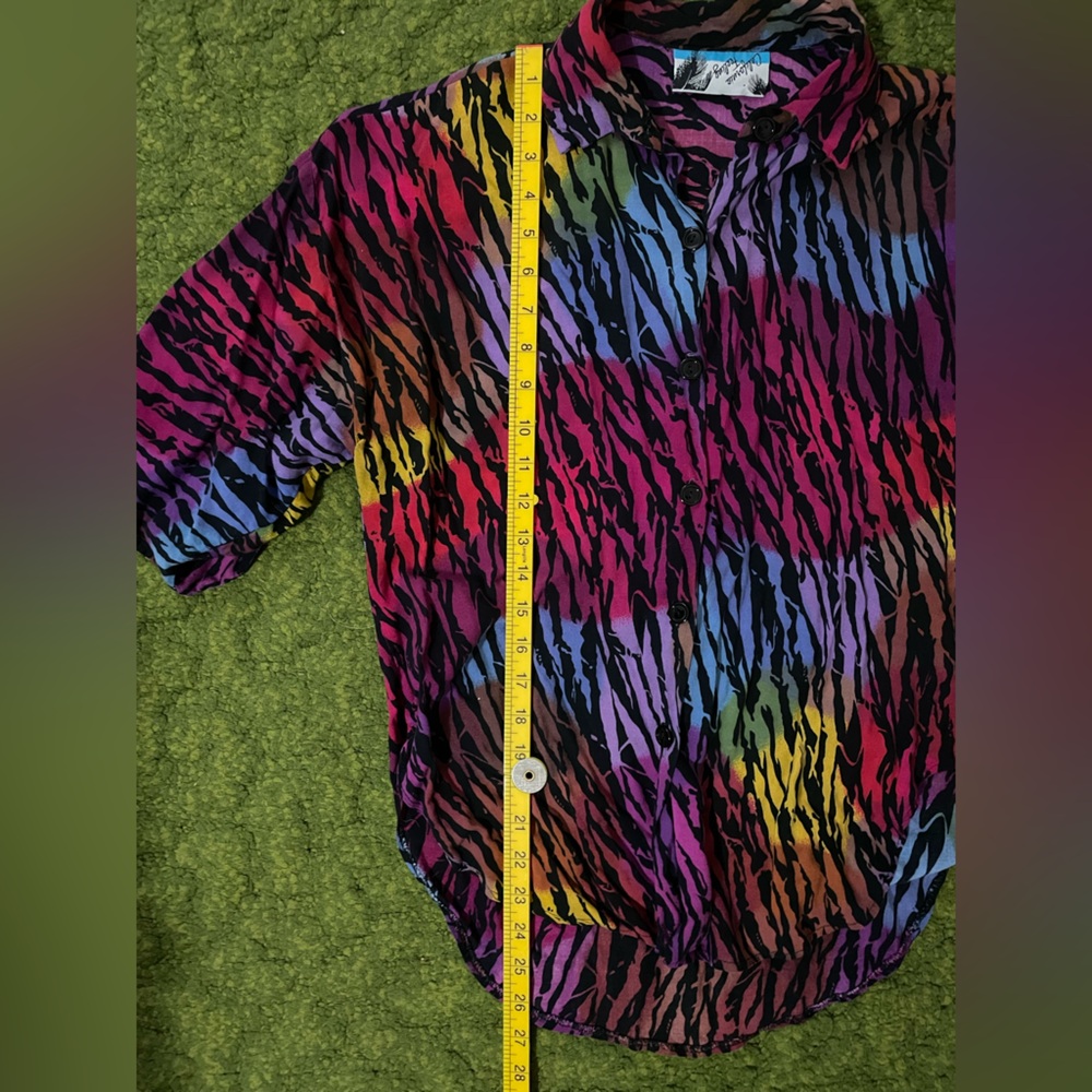 Retro Tiger Print Button-Up Shirt - Picture 7 of 8